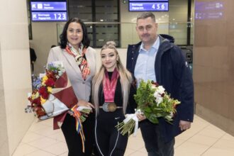 video mihaela cambei tripla medaliata la cm de haltere voi manca ciorba pentru ca nu am mancat de o saptamana si jumatate 68e5645111725