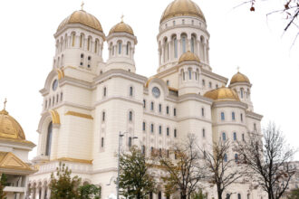 video mii de oameni la coada pentru a vizita catedrala nationala patriarhia depunem toate eforturile sa asiguram cele mai bune conditii 69048e8869662