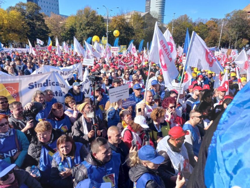 video mii de sindicalisti din constanta participa la protestul de amploare din capitala militarii rezervisti cer drepturi egale si respectarea legii 6901fcf137ab5