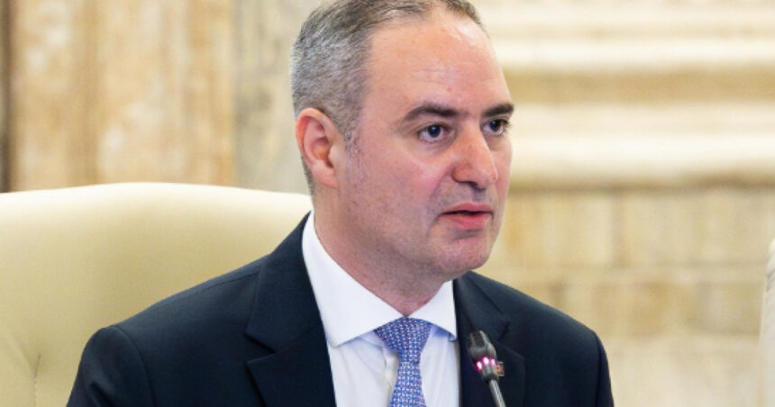 Ministrul Alexandru Nazare a avut discuții cu oficiali europeni privind reformele fiscale: Măsurile adoptate asigură continuitatea fondurilor europene. 1 video ministrul alexandru nazare a discutat cu oficiali ai ue despre pachetele fiscale prin masurile luate evitam suspendarea fondurilor ue 68e90ba67f044