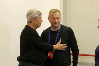 video mircea lucescu a intrat peste selectionerul moldovei la conferinta fixati o 68e8ac3e427ca