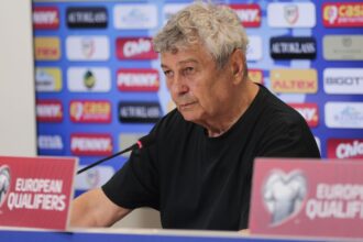 video mircea lucescu isi scoate palaria in fata unui tricolor il felicit sotia lui a avut o problema in ziua meciului dar mi a zis ca poate 68ecd20047470
