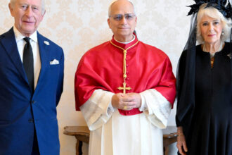 video moment istoric regele charles si papa leon s au rugat impreuna in capela sixtina 68fa09804ac1f