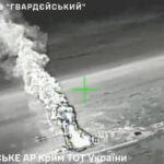 Atacul dronelor ucrainene asupra unei rafinării din Crimeea, declanșând un incendiu spectaculos! 2 video momentul in care dronele ucrainene ataca un depozit de petrol din crimeea urmeaza un incendiu de proportii 68f2a9c801272