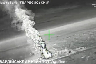 video momentul in care dronele ucrainene ataca un depozit de petrol din crimeea urmeaza un incendiu de proportii 68f2a9c801272