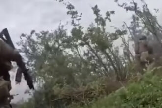 video momentul in care fortele speciale ucrainene distrug un grup inamic de sabotaj si recunoastere in iampil regiunea donetk 68e8e61d16d4f