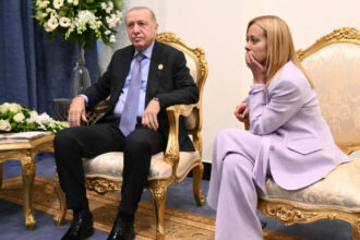 video momentul in care recep tayyip erdogan ii cere giorgiei meloni sa renunte la fumat reactia premierului italiei 68ed43f873e5d