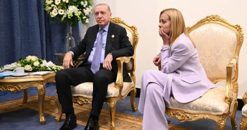 „Recep Tayyip Erdogan o îndeamnă pe Giorgia Meloni să renunțe la fumat: Răspunsul surprinzător al premierului italian” 1 video momentul in care recep tayyip erdogan ii cere giorgiei meloni sa renunte la fumat reactia premierului italiei 68ed43f873e5d