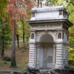 Monumente bucureștene în ruină: „Cei puternici trec fără să le acorde o privire” 2 video monumente din bucuresti lasate de izbeliste si distruse cei mari nici nu se opresc din masinile luxoase sa priveasca 6900e4340d32b