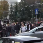 Nicușor Dan, contestat la Iași în fața Teatrului Național: Reacția președintelui în fața protestului. 2 video nicusor dan a fost huiduit la iasi in fata teatrului national cum a reactionat presedintele 68fb8ff0bf085