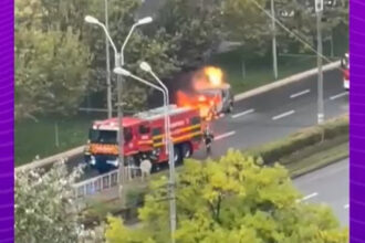 video o masina a fost cuprinsa de flacari pe un bulevard din centrul bucurestiului traficul in zona ingreunat 68e372a56b37e