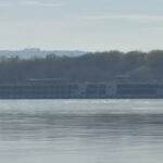 O croazieră în derivă pe Dunăre: din cauza apei scăzute, vasul a pornit spre Viena 2 video o nava de croaziera a esuat pe dunare din cauza nivelului scazut al apei acum a plecat spre viena 690467e7deff2