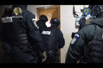 video ofiterii antimafia din constanta au pus umarul la demascarea unei veritabile fabrici de falsificare a documentelor oficiale detalii 68ea84290da28
