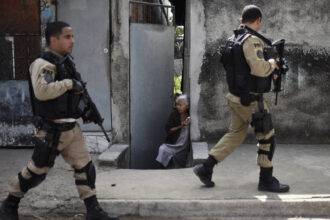 video operatiunea antidrog in rio de janeiro cu aproape 2 500 de agenti mobilizati cel putin 18 criminali neutralizati 690126ea1c254
