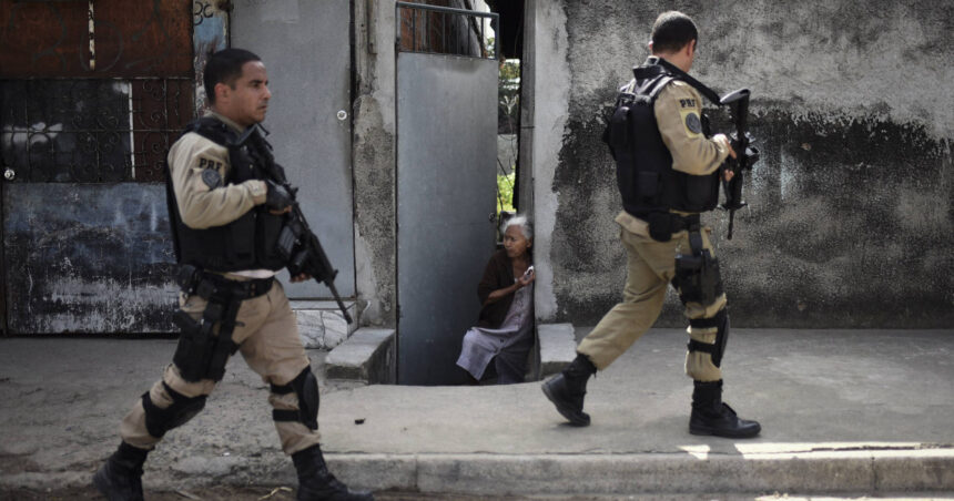 video operatiunea antidrog in rio de janeiro cu aproape 2 500 de agenti mobilizati cel putin 18 criminali neutralizati 690126ea1c254