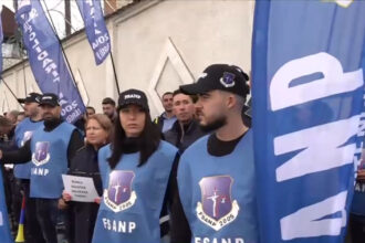video peste 200 de politisti protesteaza la craiova fata de inchiderea penitenciarului de minori si tineri 68e774ff7a373