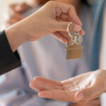 Boom imobiliar în Florești: Apartamentele se vând cu prețuri record! „Valorile au sărit în aer” 2 video piata imobiliara a explodat in cea mai mare comuna din tara cu cat se vinde azi un apartament in floresti preturile au luat o razna 6901b3b5934e8