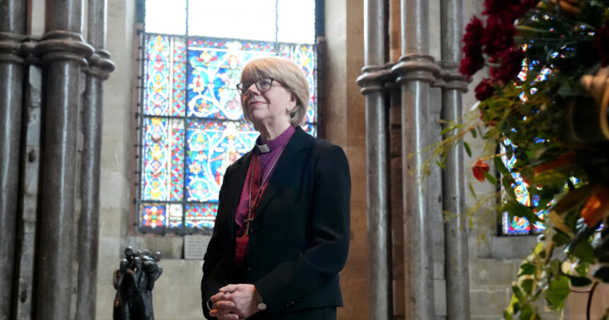 „Sarah Mullally: Pionieră a Bisericii Anglicane, prima femeie arhiepiscop care ne îndeamnă la unitate în fața urii și rasismului” 1 video prima femeie arhiepiscop care va conduce biserica anglicana cine este sarah mullally ura si rasismul nu ne pot dezbina 68dfdcbc41638