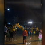 Ciclonele Barbara își fac simțită prezența: Mangalia sub ape, străzile inundate până la jumătate de metru 2 video primele efecte ale ciclonului barbara strazi inundate in mangalia apa a ajuns la jumatate de metru 68e581bcc9e3f