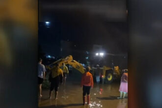video primele efecte ale ciclonului barbara strazi inundate in mangalia apa a ajuns la jumatate de metru 68e581bcc9e3f