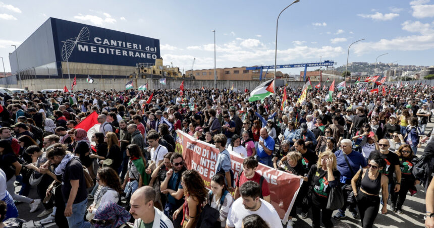 Mii de oameni ies în stradă în Italia pentru a protesta: revoltă față de refuzul Israelului de a accepta ajutoarele umanității pentru Gaza. 1 video protest cu sute de mii de oameni in italia manifestantii revoltati ca flota de ajutor umanitar pentru gaza a fost respinsa de israel 68e03f28933a6