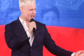video putin isi trimite cantaretii favoriti sa concerteze in coreea de nord ultranationalistul shaman piesa dedicata tovarasului kim 68efe71f81b87