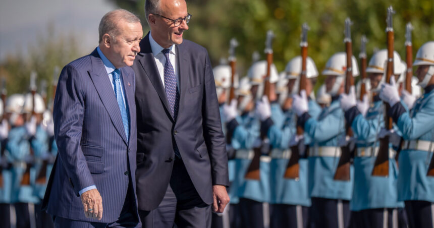 Recep Erdogan îl interpelează pe cancelarul Friedrich Merz: „Oare Germania ignoră genocidul din Gaza?” Ce reacție a generat aceasta? 1 video recep erdogan l a apostrofat pe cancelarul friedrich merz germania nu vede genocidul israelian din gaza ce raspuns a primit 6903ad793055c