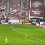 Șocant! Acțiunea surprinzătoare a unui tânăr în ultimele momente ale confruntării Rapid - Farul 2 video revoltator gestul facut de un pusti pe finalul meciului rapid farul 68e1849ce6e3b