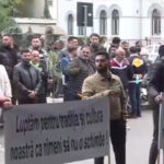 Romii contestă interdicția căsătoriilor timpurii: „Nu suntem sălbatici”. Ministrul Muncii subliniază: „Trebuie să prevenim abuzurile asupra copiilor”. 3 video romii se opun interzicerii casatoriilor intre minori nu suntem barbari ministrul muncii trebuie oprite abuzurile asupra copiilor 68f49ce736a5f