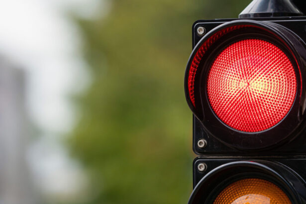video semafoare care arata rosu la viteza mare a masinilor o primarie testeaza o metoda de a opri soferii care incalca limita legala 68fa1ea8d145d
