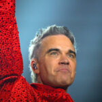 Robbie Williams și lupta sa cu sindromul ce-i umbrește confortul: „Acolo mă simt ca acasă, aici nu” 3 video sindromul de care sufera robbie williams in orice alt loc ma simt inconfortabil 68e55402866a5