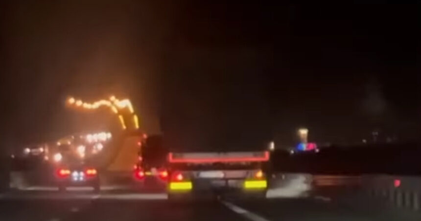 Un șofer de TIR străin a fost surprins conducând haotic pe Autostrada A1, având o alcoolemie alarmantă de 2,67 g/l. 1 video sofer de tir cetatean strain prins cand circula haotic pe autostrada a1 barbatul avea o alcoolemie de 267 g l 68f91003cb90a
