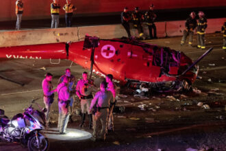 video sua un elicopter medical s a prabusit pe autostrada sacramento trei persoane sunt in stare critica 68e4b94071384