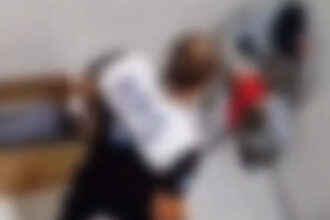 video un agent de paza a fost retinut dupa ce a lovit un barbat care fura haine intr un mall din bucuresti 68f52d0a60986