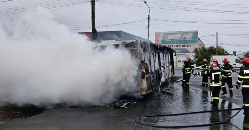 Un autobuz plin cu muncitori a fost cuprins de flăcări în timpul deplasării, la Brăila – un spectacol incendiar! 1 video un autobuz cu muncitori a luat foc in mers la braila vehiculul a ars ca o torta 68df9a32e9ae9