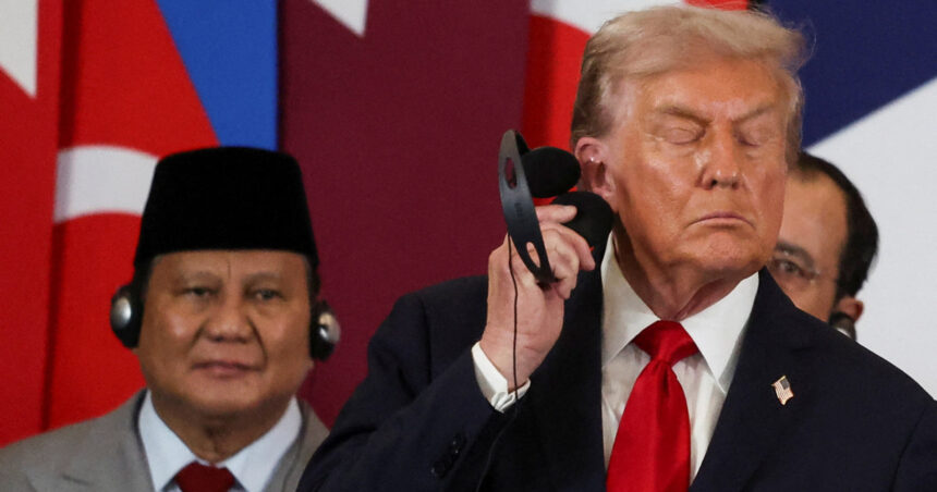 Un microfon neobservat a surprins conversația în care președintele Indoneziei solicita o întâlnire între Trump și fiul său, Eric. 1 video un microfon uitat deschis a surprins momentul in care presedintele indonezian ii cerea lui trump o intalnire cu fiul sau eric 68ee36929a1fb