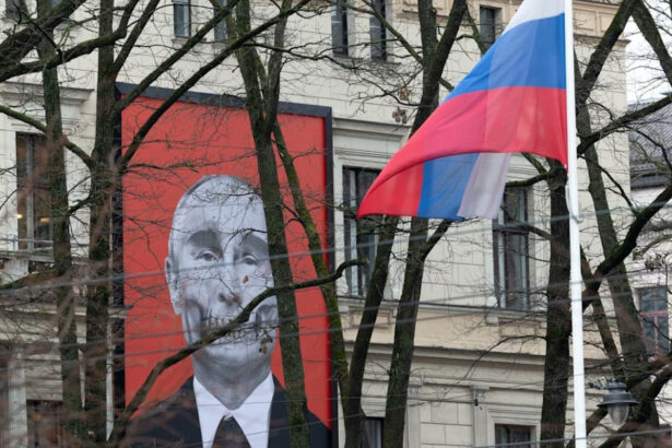 video un rus care traia in letonia de 40 de ani dar nu vorbea letona a fost expulzat alti 800 de rezidenti pe faras 68f08fb8575a5