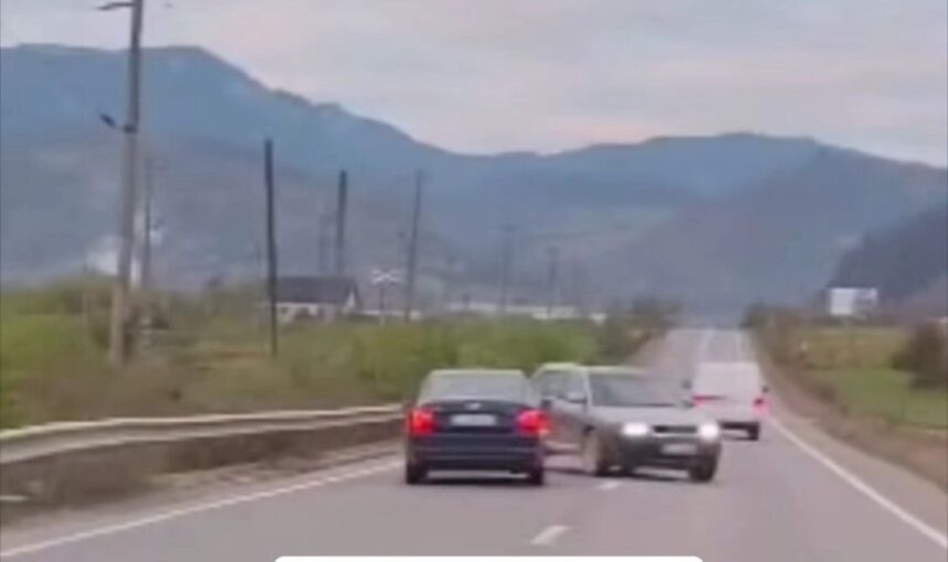 Un șofer din Mangalia a fost la un pas de a provoca un accident rutier în Suceava: permisul de conducere i-a fost suspendat! 1 video un sofer din mangalia a fost la un pas sa provoace un accident rutier in judetul suceava barbatul a ramas fara permis 68f4d3547305b