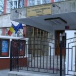 Unul dintre tinerii implicați în incidentul cu arma dintr-un magazin din centrul Constanței a solicitat judecătorilor să-și reia studiile. 2 video unul dintre minorii care au tras cu pistolul intr un magazin din centrul constantei a cerut in instanta sa si reia cursurile 68e6ed6e37feb