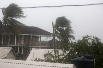 video uraganul melissa ar putea fi cel mai puternic care a lovit vreodata jamaica furtuna de categoria a cincea a ucis patru oameni in haiti 6900573406e21