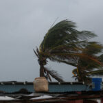 Uraganul Melissa devastează Cuba după ce Jamaica a fost transformată într-un „teren dezastruos”. „Locuitorii s-au adăpostit pe acoperișuri” 3 video uraganul melissa loveste cuba dupa ce a transformat jamaica intr o zona sinistrata oamenii s au refugiat pe acoperisuri 69024e2b9816e