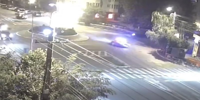 Urmărire de senzație pe străzile Constanței: Șofer evaziv prins după un accident spectaculos 1 video urmarire ca in filme pe strazile constantei sofer fugar oprit dupa ce a provocat un accident 68eb5266993aa