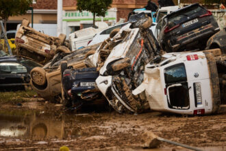 video victimele inundatiilor catastrofale din valencia comemorate 229 de oameni au murit anul trecut in urma revarsarii apelor 69027bd8156cf