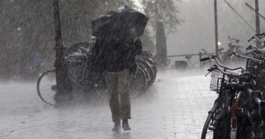 Fenomene meteorologice severe în România: Ninsori și viscol la munte, alerte cod roșu și portocaliu de ploi și vânt în sud și est. Cele mai recente informații de la ANM 1 video vreme extrema in romania ninsori si viscol la munte cod rosu si portocaliu de ploi si vant in sud si est ultimele date anm 68dfb3c033914