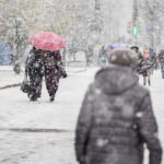 Fenomen meteorologic extrem în România: Cod roșu de alertă! Viscol pe crestele montane și furtuni devastatoare în sud. Comitetul pentru Situații de Urgență a fost mobilizat. 3 video vreme extrema in romania val de alerte viscol la munte furtuni in sudul tarii a fost convocat comitetul pentru situatii de urgenta 68dd40d235b4a