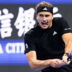 Zverev își îndreaptă săgețile către Sinner și Alcaraz: germanul susține teoria lui Federer și critică aspru organizatorii turneelor ATP 3 video zverev i a atacat direct pe sinner si alcaraz germanul confirma teoria lui federer si ii acuza grav pe organizatorii de turnee atp 68e38d2d1c961
