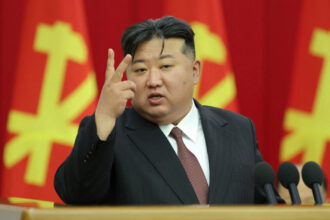 videofoto kim jong un a inspectat distrugatorul choe hyon vasul de razboi prezentat prima data in luna aprilie 68e35712b8ded