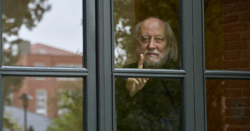 Scriitorul maghiar László Krasznahorkai, laureat al Premiului Nobel pentru Literatură în 2025 1 videofoto scriitorul maghiar laszlo krasznahorkai a castigat premiul nobel pentru literatura in 2025 68e7a65d16e1d
