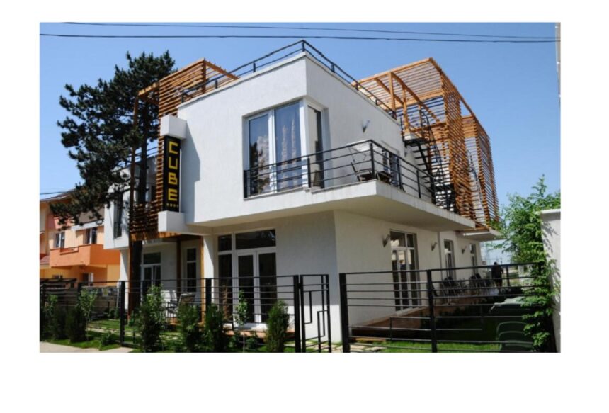 Vila Cube din Eforie Nord, proprietatea fostului consilier local Aurelian-Marius Marin, scoasă la vânzare pentru suma de peste 600.000 de euro 1 vila cube proprietate detinuta in eforie nord de fostul consilier local aurelian marius marin se vinde pentru peste 600 000 de euro 68f064a63be2a