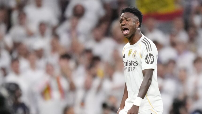 Vinicius își dezvăluie gândurile după momentul de furie din El Clasico! Ce motive stau în spatele reacțiilor sale în fața lui Xabi Alonso? 1 vinicius prima reactie dupa criza de nervi din el clasico cum explica gesturile facute in fata lui xabi alonso 69021107b6ab5
